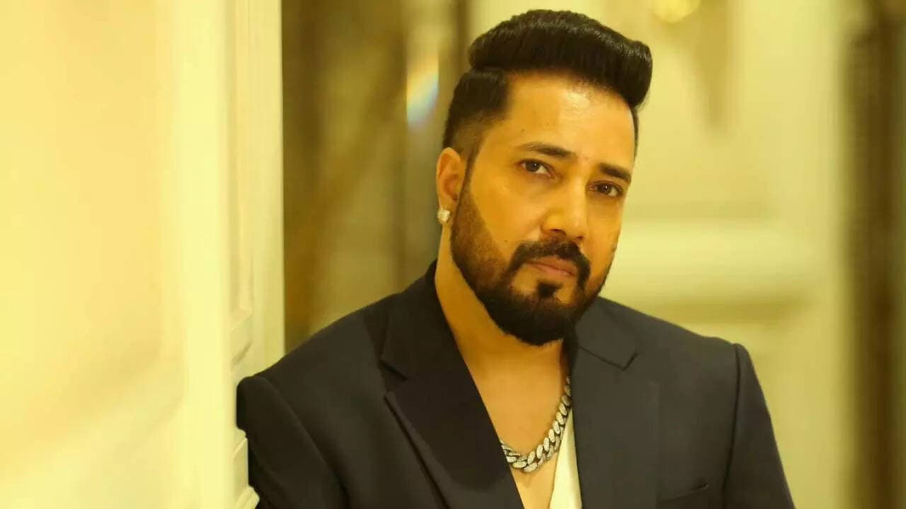 Mika Singh offers 10 acres of land for stray dogs