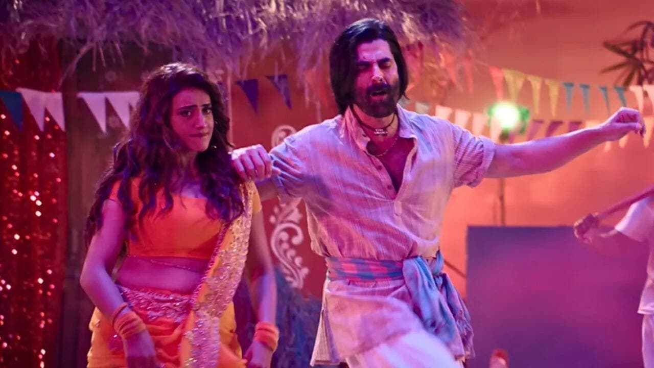 Akshay Kumar Shoots with 104-Degree Fever, Says Co-Star Akshara Singh
