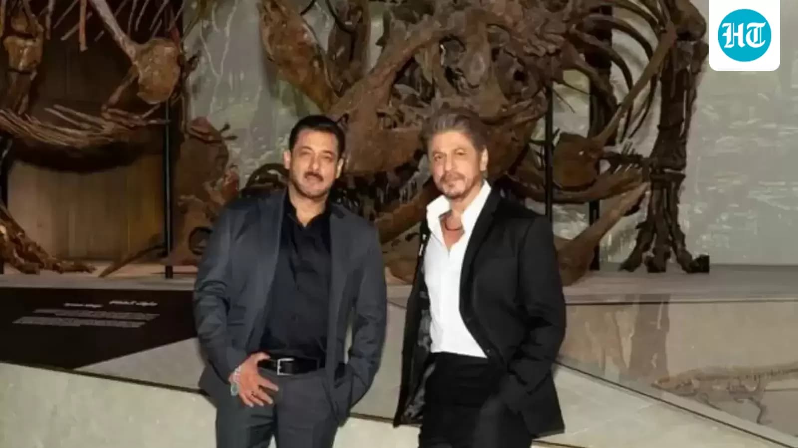 Shah Rukh, Salman Khan continue bhaichara, visit Abu Dhab...